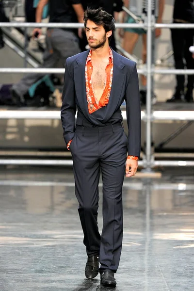 Look 25